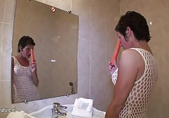 شخص دانلود فيلم سوپر سكسي سیاه و سفید سخت زبان خود را در کس بلاندی قرار داده است