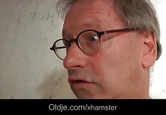 این شخص دیک بزرگ خود را داستانهای سیکسی در دهان یک سبزه جوان در ساحل و دیک قرار می دهد که می توانند در این کسب و کار دخیل باشند