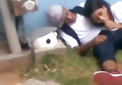شخص ساده فیلم سوپر سیکسی و معصوم دارای موی سرخ گربه را گره خورده و اسپرم را بلعید