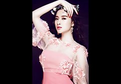 شخص فیلم سکسی100 بالغ بالغ صبحانه را برای خرچنگ ها آماده می کند و در مقعد او را در